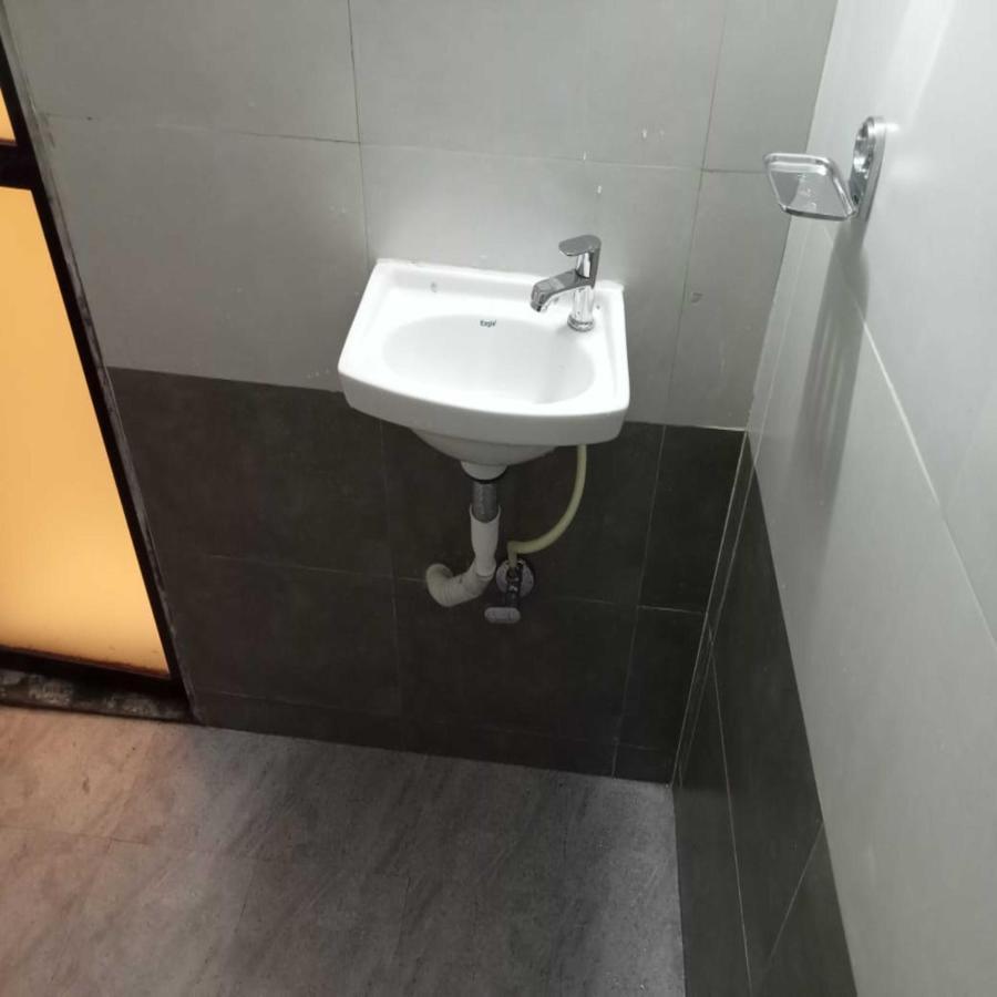 Hotel New Sarah Inn, Andheri West Mumbai Eksteriør bilde