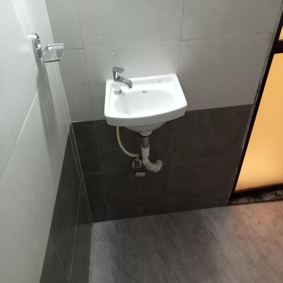 Hotel New Sarah Inn, Andheri West Mumbai Eksteriør bilde